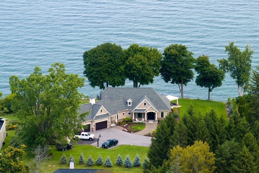 Upscale,Suburban,Home,On,Lake,Ontario,Waterfront,Area,In,Rochester,